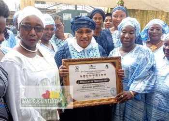 Guinée – Paix et reconnaissance : à Dabompa, Hadja Maimouna Yombouno honorée par le Réseau des Enseignantes de l&rsquo;Afrique de l&rsquo;Ouest