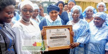 Guinée – Paix et reconnaissance : à Dabompa, Hadja Maimouna Yombouno honorée par le Réseau des Enseignantes de l&rsquo;Afrique de l&rsquo;Ouest