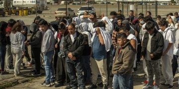 Accords secrets : les États-Unis ont expulsé plus de 25 000 migrants vers 35 pays tiers