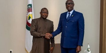 CEDEAO et Guinée : le général Birame Diop reçoit le chargé d’affaires guinéen à Abuja